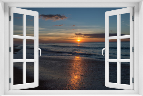 Fototapeta Naklejka Na Ścianę Okno 3D - Sunrise at the beach