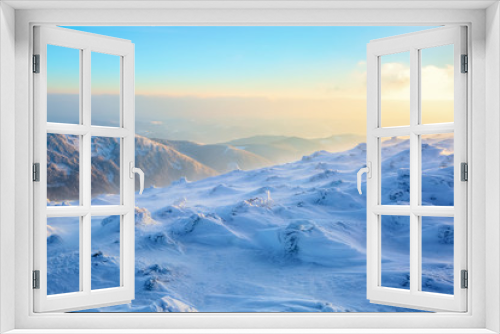 Fototapeta Naklejka Na Ścianę Okno 3D - Magic winter sunrise high on the mountains.