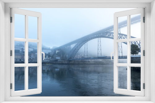 Fototapeta Naklejka Na Ścianę Okno 3D - foggy morning in Porto, Portugal