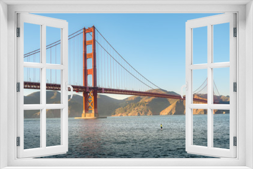 Fototapeta Naklejka Na Ścianę Okno 3D - Surfing with Golden Gate Bridge, San Francisco