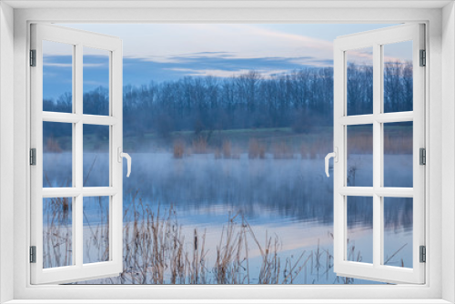Fototapeta Naklejka Na Ścianę Okno 3D - Misty morning at the lake