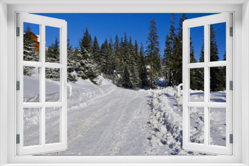 Fototapeta Naklejka Na Ścianę Okno 3D - Winter road in mountains