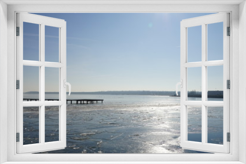 Fototapeta Naklejka Na Ścianę Okno 3D - zugefrorener See