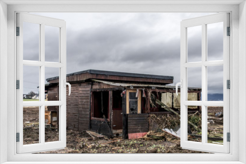 Fototapeta Naklejka Na Ścianę Okno 3D - Old creepy dark abandoned destructive dirty house broken windows