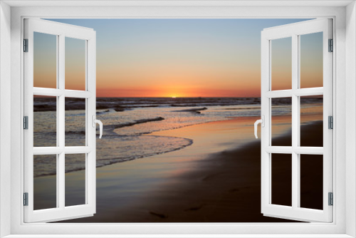 Fototapeta Naklejka Na Ścianę Okno 3D - Panorama landscape on beach sunset