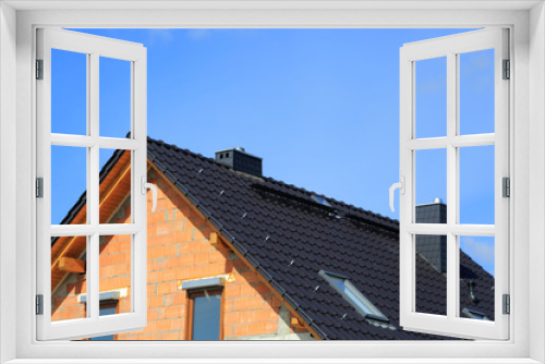 Fototapeta Naklejka Na Ścianę Okno 3D - Fragment dachu i szczytu domu jednorodzinnego w budowie.