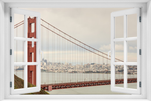 Fototapeta Naklejka Na Ścianę Okno 3D - The Golden Gate Bridge and San Francisco Skyline. Kirby Cove, Sausalito, Marin County, California, USA.