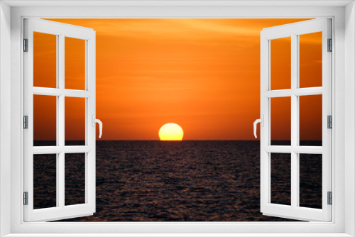 Fototapeta Naklejka Na Ścianę Okno 3D - Fantastic sea ocean golden sunset horizon sky photo