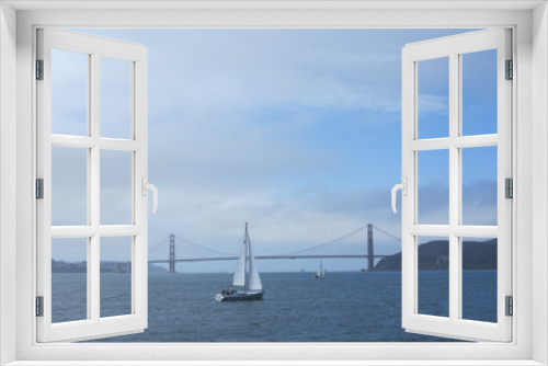 Fototapeta Naklejka Na Ścianę Okno 3D - Golden Gate bridge and the boat