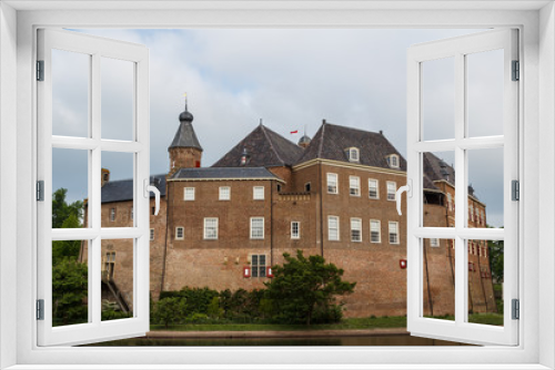 Fototapeta Naklejka Na Ścianę Okno 3D - Medieval Huis Bergh castle in 's-Heerenberg town, Netherlands