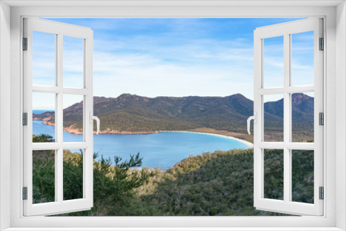 Fototapeta Naklejka Na Ścianę Okno 3D - View on beautiful Wineglass bay beach