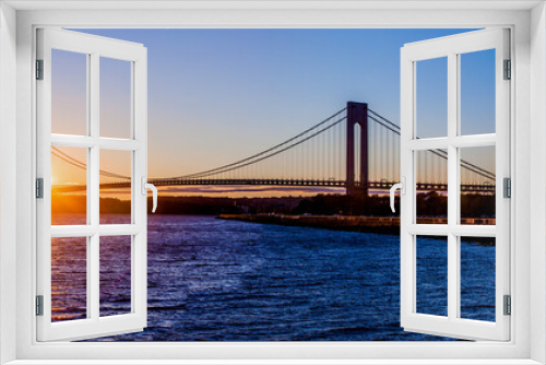 Fototapeta Naklejka Na Ścianę Okno 3D - Panoramic sunset at the New York bridge