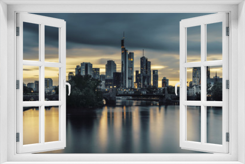 Fototapeta Naklejka Na Ścianę Okno 3D - Frankfurt skyline at dusk under stormy skies