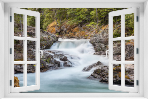 Fototapeta Naklejka Na Ścianę Okno 3D - waterfall on Mt. Rainier long exposure