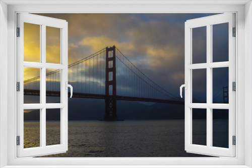 Fototapeta Naklejka Na Ścianę Okno 3D - San Francisco - Golden Gate Bridge mit leuchtendem Himmel