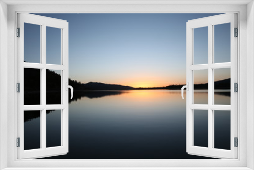 Fototapeta Naklejka Na Ścianę Okno 3D - Sunrise Lake Big Bear
