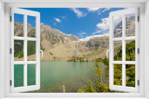 Fototapeta Naklejka Na Ścianę Okno 3D - Majestic mountain lake in Canada. Upper Joffre Lake Trail View.