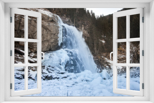 Fototapeta Naklejka Na Ścianę Okno 3D - Beautiful frozen scenery at the Krimml waterfalls, Austria