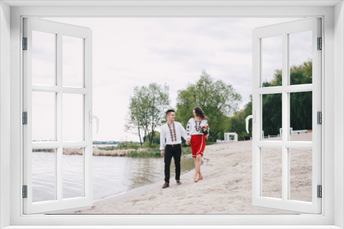 Fototapeta Naklejka Na Ścianę Okno 3D - Outdoor beautiful couple