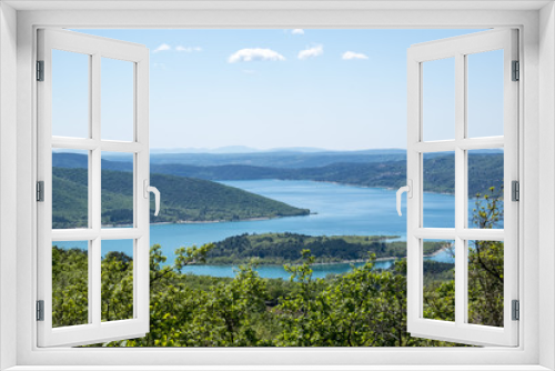 Fototapeta Naklejka Na Ścianę Okno 3D - Vue panoramique sur le lac de Sainte-Croix en Provence. France.