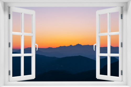 Fototapeta Naklejka Na Ścianę Okno 3D - Mountains silhouette