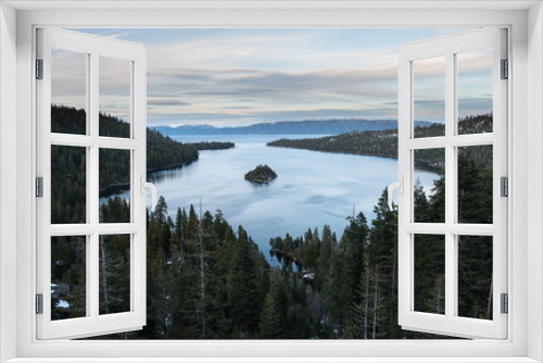 Fototapeta Naklejka Na Ścianę Okno 3D - Emerald Bay on Lake Tahoe with snow on mountains