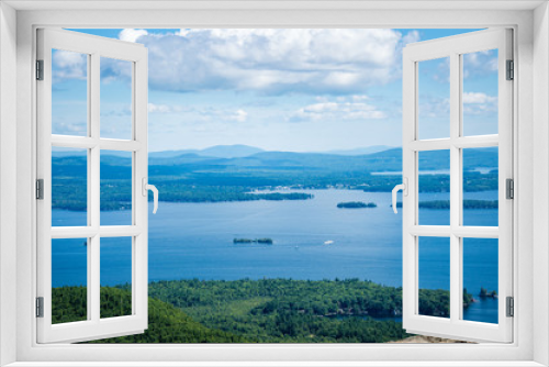 Fototapeta Naklejka Na Ścianę Okno 3D - Idyllic view of Lake Winnipesaukee, Mount Major in Maine, USA
