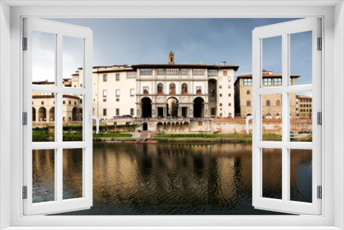 Fototapeta Naklejka Na Ścianę Okno 3D - colorful Buildings Along the Arno River in Florence Italy