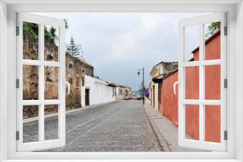 Fototapeta Naklejka Na Ścianę Okno 3D - Walking thru La Antigua