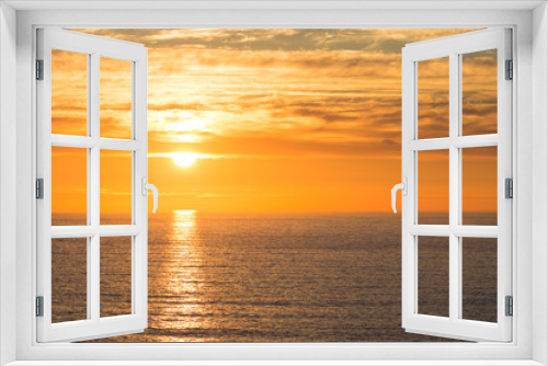 Fototapeta Naklejka Na Ścianę Okno 3D - Golden sunset over the sea