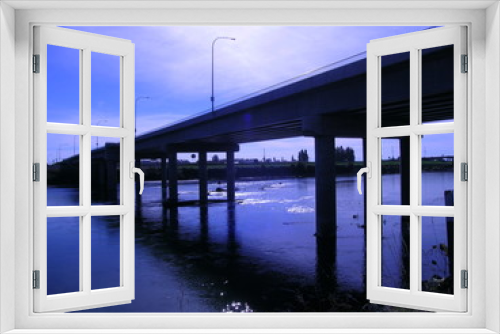 Fototapeta Naklejka Na Ścianę Okno 3D - evening bridge