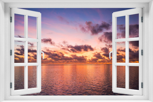 Fototapeta Naklejka Na Ścianę Okno 3D - Colorful sunrise over tropical ocean