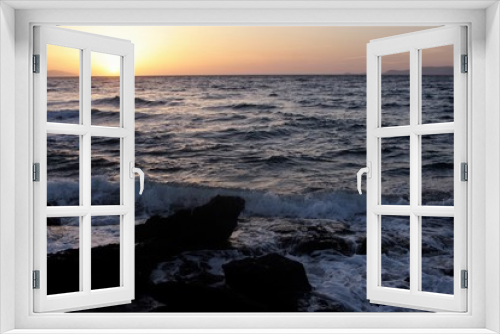 Fototapeta Naklejka Na Ścianę Okno 3D - Sunset and the waves