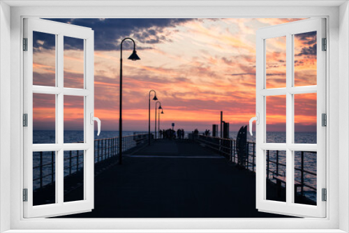 Fototapeta Naklejka Na Ścianę Okno 3D - sunset on the bridge at Glenelg beach