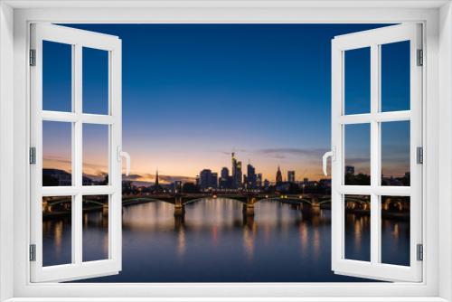 Fototapeta Naklejka Na Ścianę Okno 3D - Panorama der Frankfurter Skyline bei Sonnenuntergang