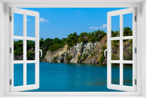 Fototapeta Naklejka Na Ścianę Okno 3D - Beautiful lake in abandoned granite quarry