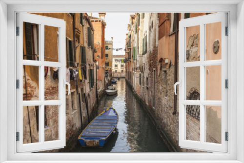 Fototapeta Naklejka Na Ścianę Okno 3D - View of historic houses of the Grand Canal in Venice, Italy