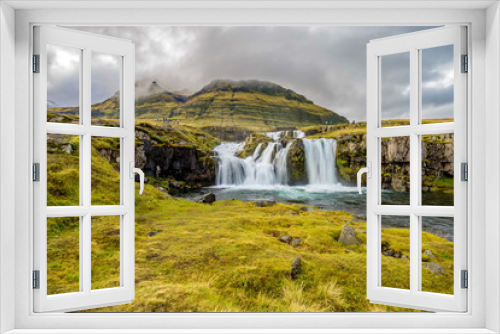 Fototapeta Naklejka Na Ścianę Okno 3D - Kirkjufellsfoss waterfall in Iceland