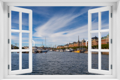 Fototapeta Naklejka Na Ścianę Okno 3D - STOCKHOLM - SEPTEMBER, 15, 2016: Boats along street of Stockholm