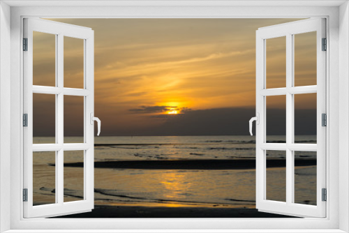 Fototapeta Naklejka Na Ścianę Okno 3D - Morning sunrise on the beach