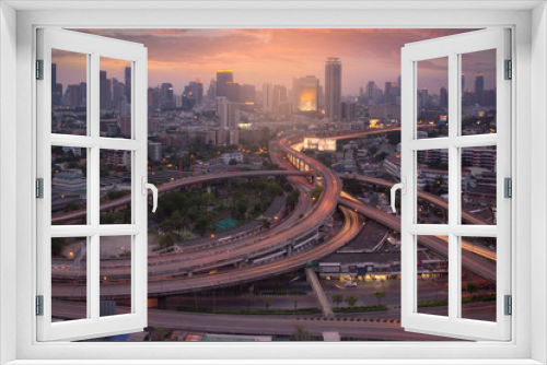 Fototapeta Naklejka Na Ścianę Okno 3D - Traffic in Bangkok at twilight