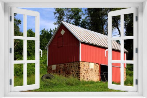 Fototapeta Naklejka Na Ścianę Okno 3D - Small red barn in the country