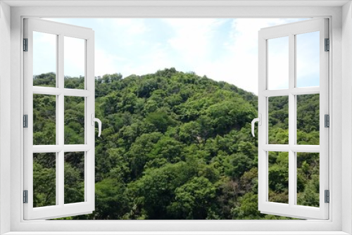 Fototapeta Naklejka Na Ścianę Okno 3D - 青空と新緑の山
