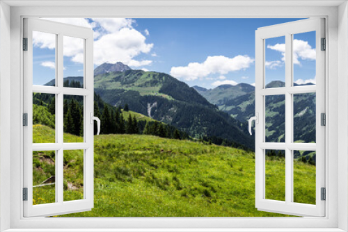 Fototapeta Naklejka Na Ścianę Okno 3D - Panorama mit Berglandschaft, Strasse und Wiese