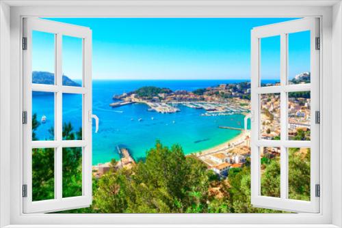Fototapeta Naklejka Na Ścianę Okno 3D - Mallorca Port de Soller Spanien Landschaft mit Mittelmeer, Strand und Booten