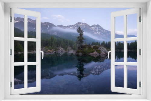 Fototapeta Naklejka Na Ścianę Okno 3D - Märchenhafter Lagh da Saoseo, Graubünden