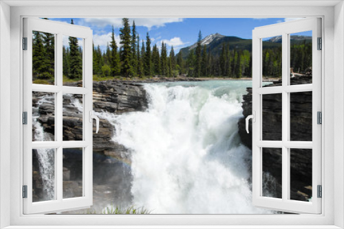 Fototapeta Naklejka Na Ścianę Okno 3D - 春のカナディアン・ロッキー　アサバスカ滝と虹（カナダ）