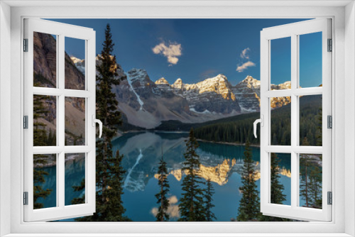 Fototapeta Naklejka Na Ścianę Okno 3D - Majestic Moraine Lake in Banff National Park, Alberta. Stunning natural beauty, tall snow covered peaks, lush forest and wilderness and the jewel of the Canadian rocky mountains.