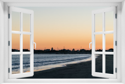 Fototapeta Naklejka Na Ścianę Okno 3D - Final light Along Ocean