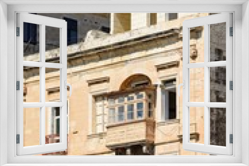Fototapeta Naklejka Na Ścianę Okno 3D - Traditional buildings with balconies in the city centre, Valletta, Malta.
